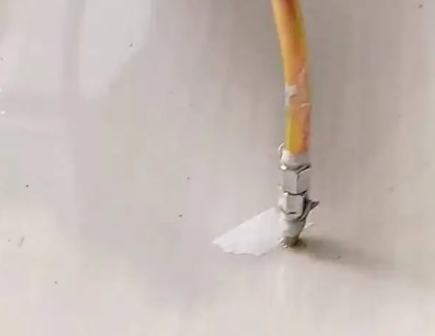 达孜瓷砖空鼓维修公司专业解答在瓷砖铺贴过程中，如果使用的砂料过粗（如全部使用了粗砂），可能会导致以下问题